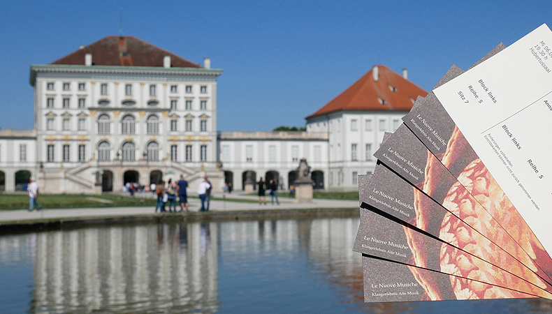 Karten-Einstimmungskonzert-Nymphenburg_socialmedia790 - IN München - Das Stadtmagazin Historic European-style building by a reflective water feature, with a fan of brochures in the foreground.
