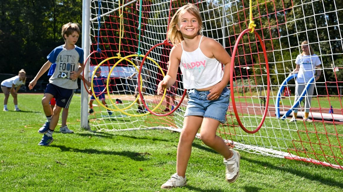 MTV Fanni Ferien - Bewegungsparcours - IN München - Das Stadtmagazin Mädchen beim Parcours