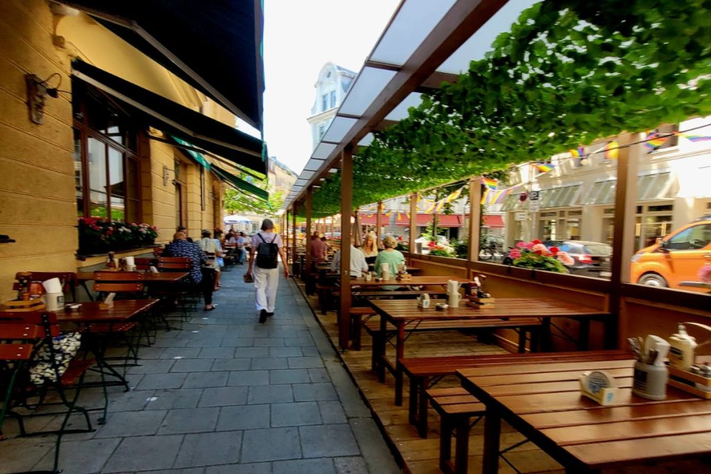 faun2-aw - IN München - Das Stadtmagazin Faun Schanigarten