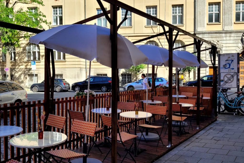 franzi2-aw - IN München - Das Stadtmagazin Franzi Schanigarten