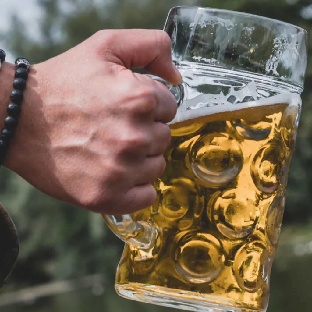 michaeligarten1 - IN München - Das Stadtmagazin Maß Bier im Michaeligarten
