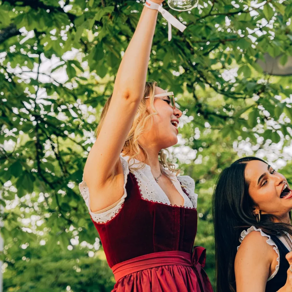 michaeligarten4 - IN München - Das Stadtmagazin Stimmung im Michaeligarten