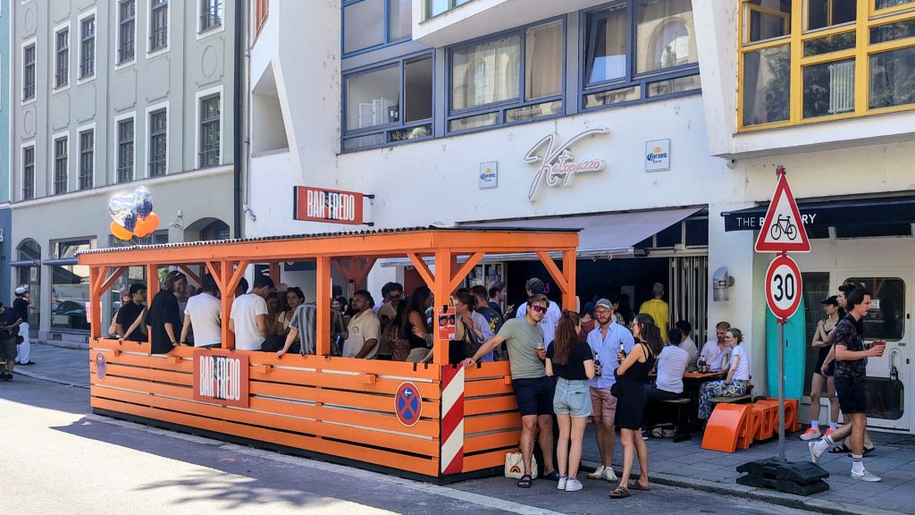 schani-bar-fredo-aw - IN München - Das Stadtmagazin Schanigärten München – Bar Fredo