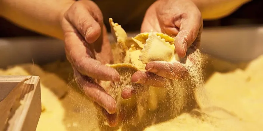 Mani in pasta: Ravioli Kochkurs am 18.8. bei Eataly