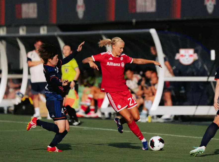 FC Bayern Frauen München vs. Paris FC am 9.8. im Sportpark Unterhaching