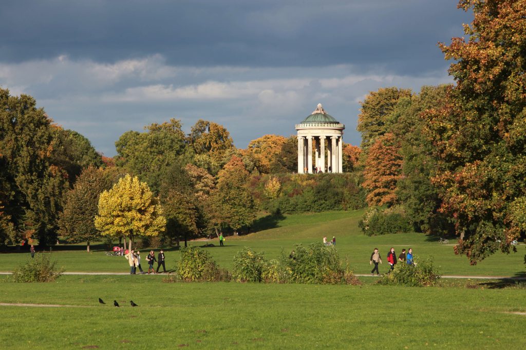Englischer Garten im Herbst 2, © München Tourismus, Sigi Mueller - IN München - Das Stadtmagazin Herbstspaziergang München im Englischen Garten