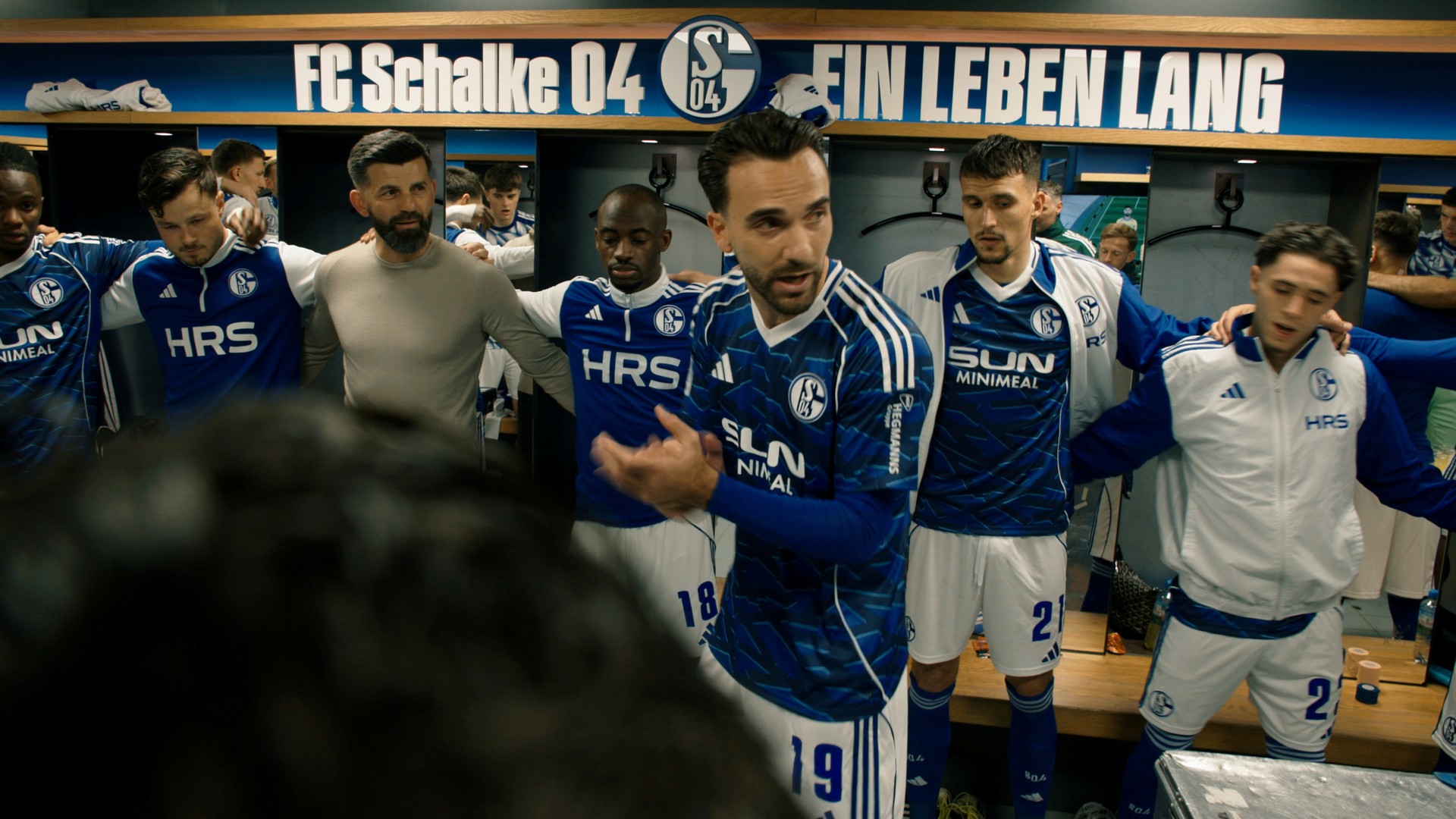 610741f-p-315660-print10.jpg - IN München - Das Stadtmagazin Bilder aus Mythos Schalke - Ein Leben lang
