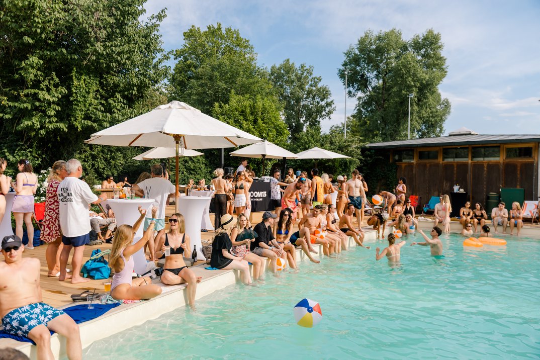 ROOM13 Pool Party