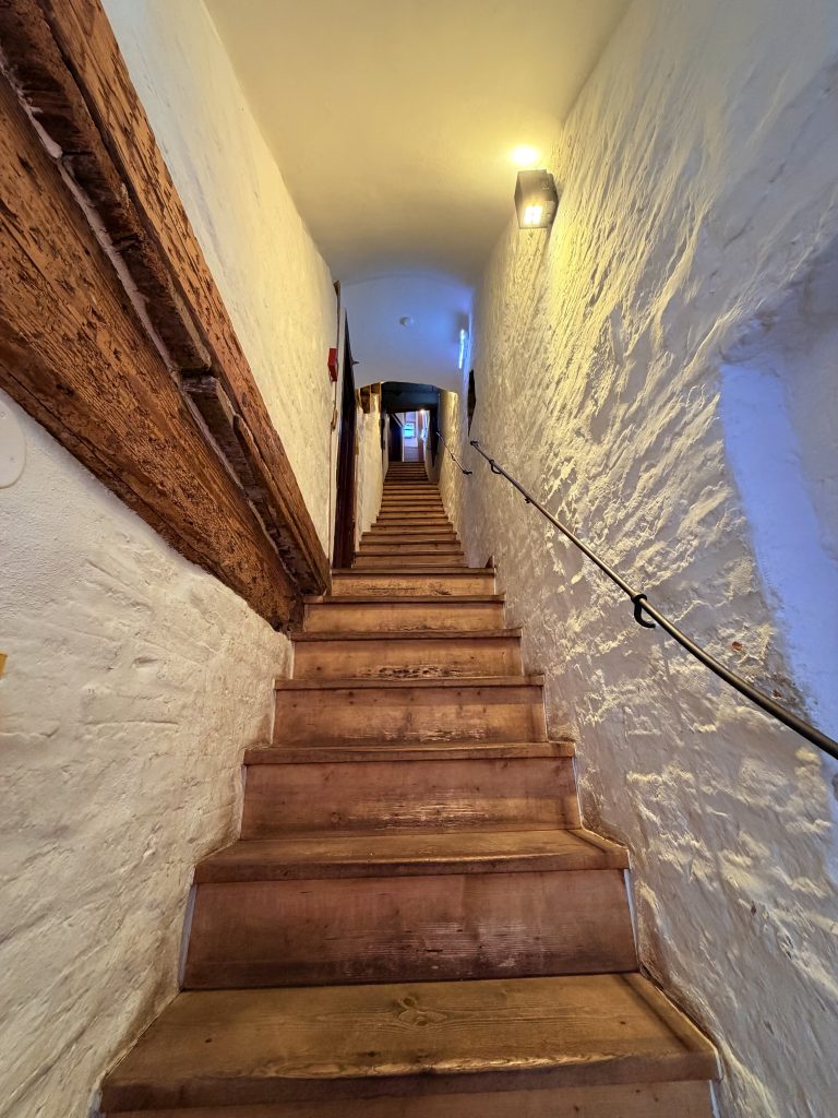 Biermuseum-muenchen-himmelsleiter-holztreppe - IN München - Das Stadtmagazin Himmelsleiter im Biermuseum München