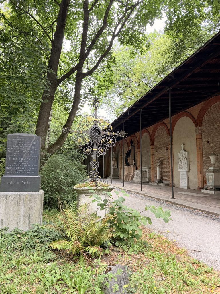 Alter Südfriedhof München, Arkaden im neuen Teil