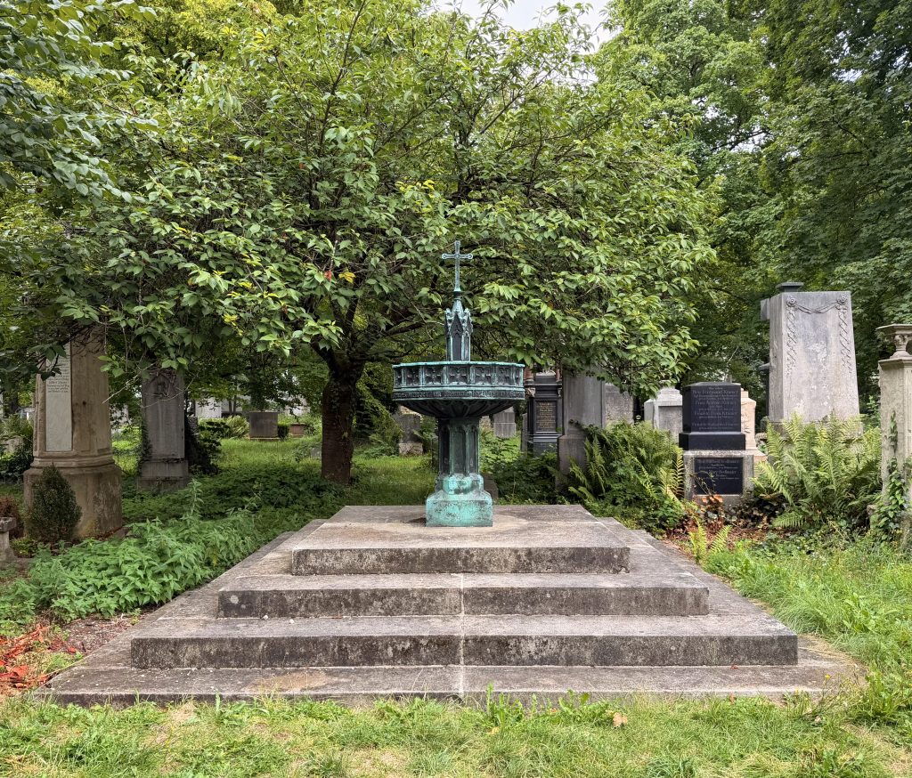 Denkmal der Sendlinger Mordweihnacht im alten Südfriedhof München