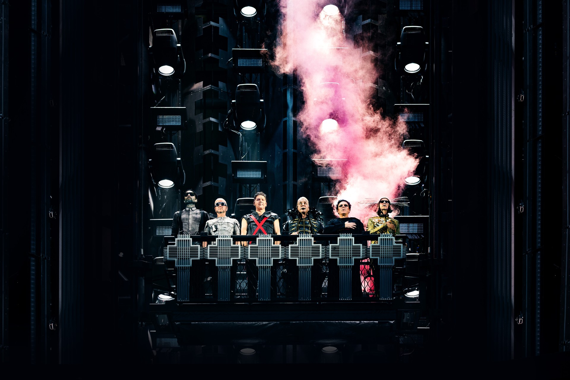 1ed17e8-p-316812-print6.jpg - IN München - Das Stadtmagazin Bilder aus Rammstein - Live in Mexico City