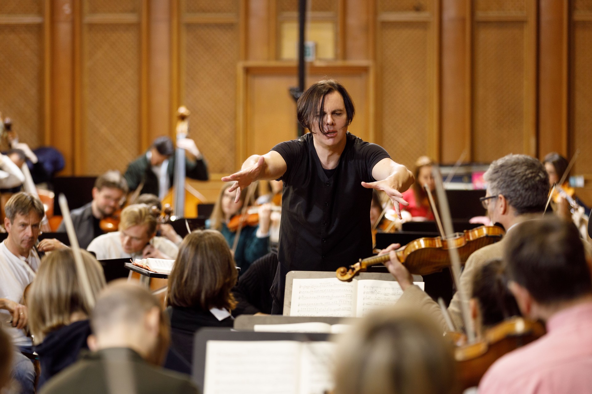 797120a-p-316399-print1.jpg - IN München - Das Stadtmagazin Bilder aus Junkies of Dreaming - Mahler 3 Currentzis