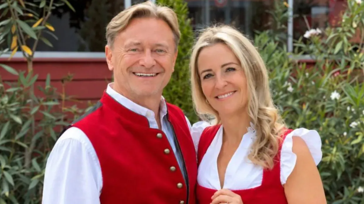 Wirtspaar Anja und Peter Feigl vom Restaurant Atlantik in Tracht