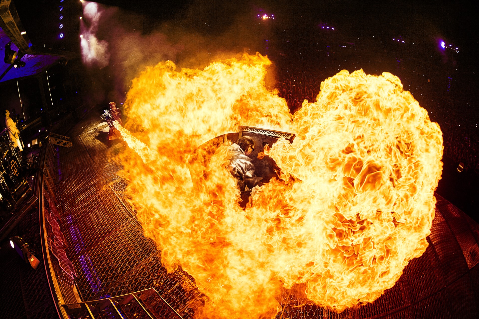 c0f997d-p-316812-print2.jpg - IN München - Das Stadtmagazin Bilder aus Rammstein - Live in Mexico City