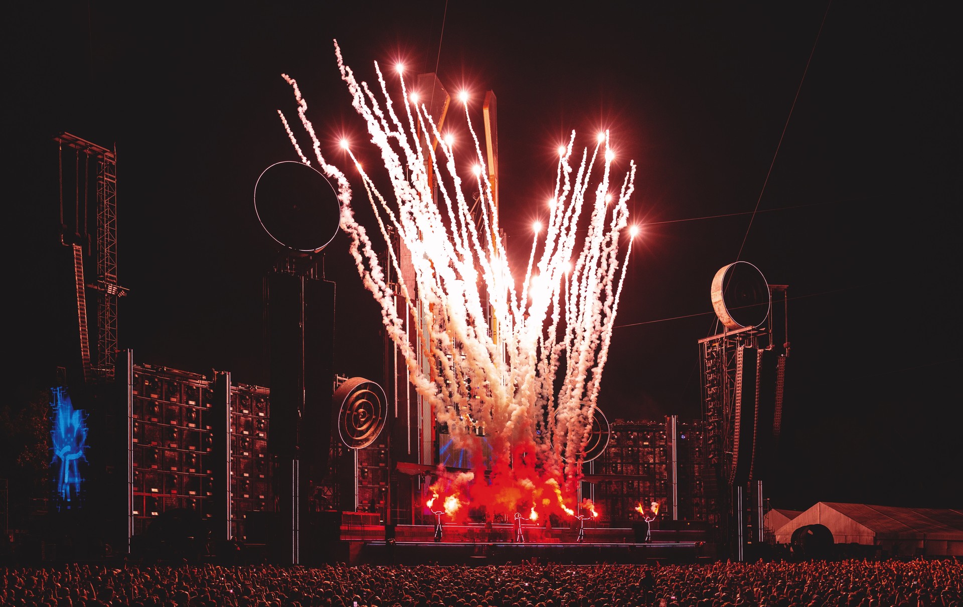 dfde220-p-316812-print7.jpg - IN München - Das Stadtmagazin Bilder aus Rammstein - Live in Mexico City