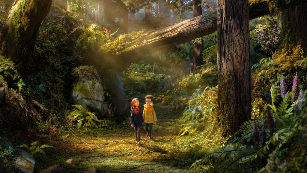 wildwood - IN München - Das Stadtmagazin Two children walk along a sunlit forest path surrounded by dense ferns and trees, a fallen log overhead.
