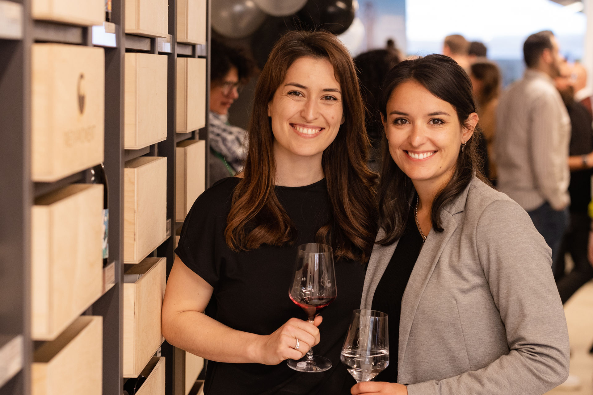 Die Wein-Moment-Gründerinnen Mona & Anna-Lisa