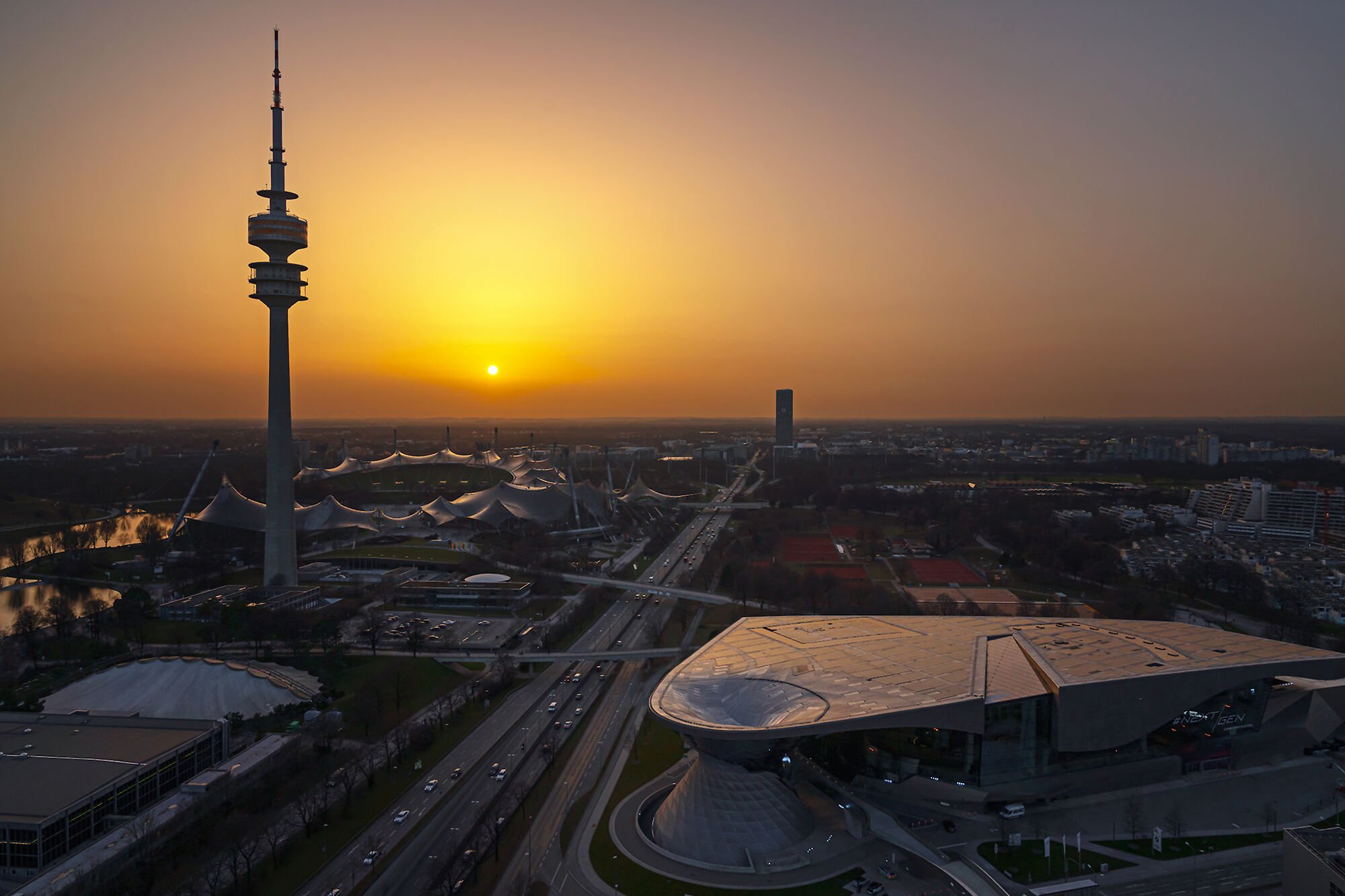 Olympiaturm und BMW Welt