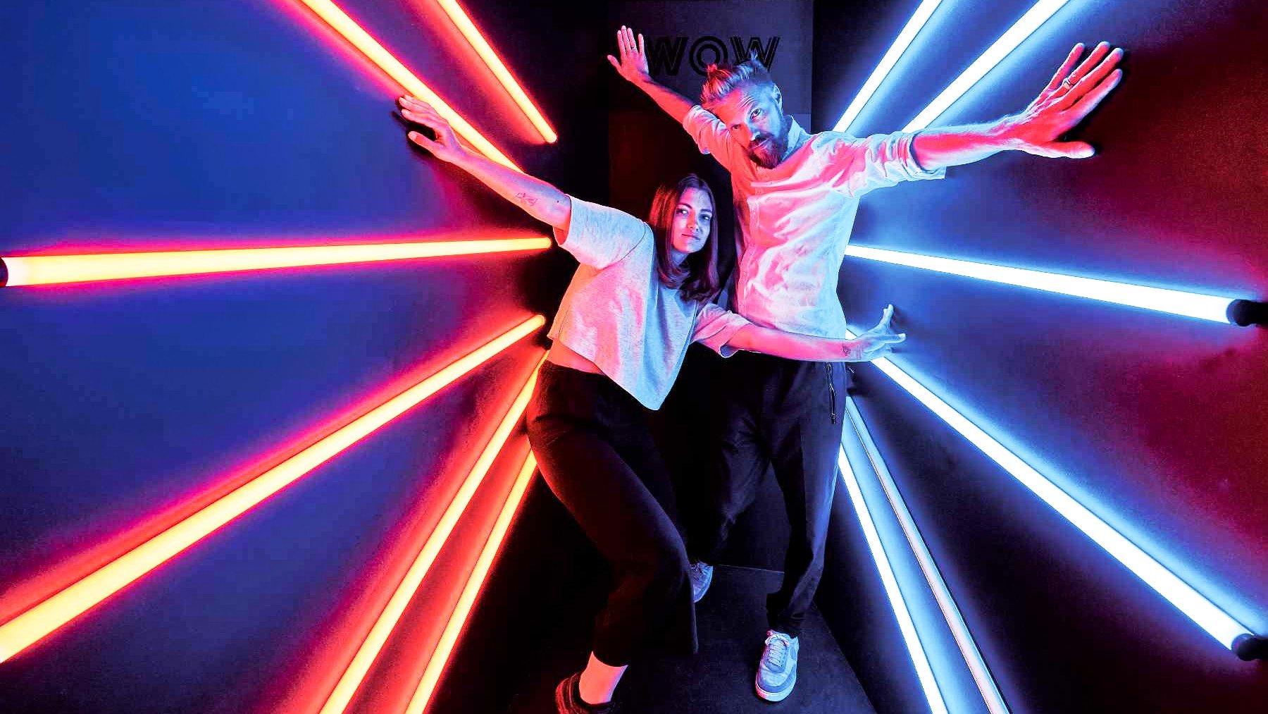 Posing im WOW Museum